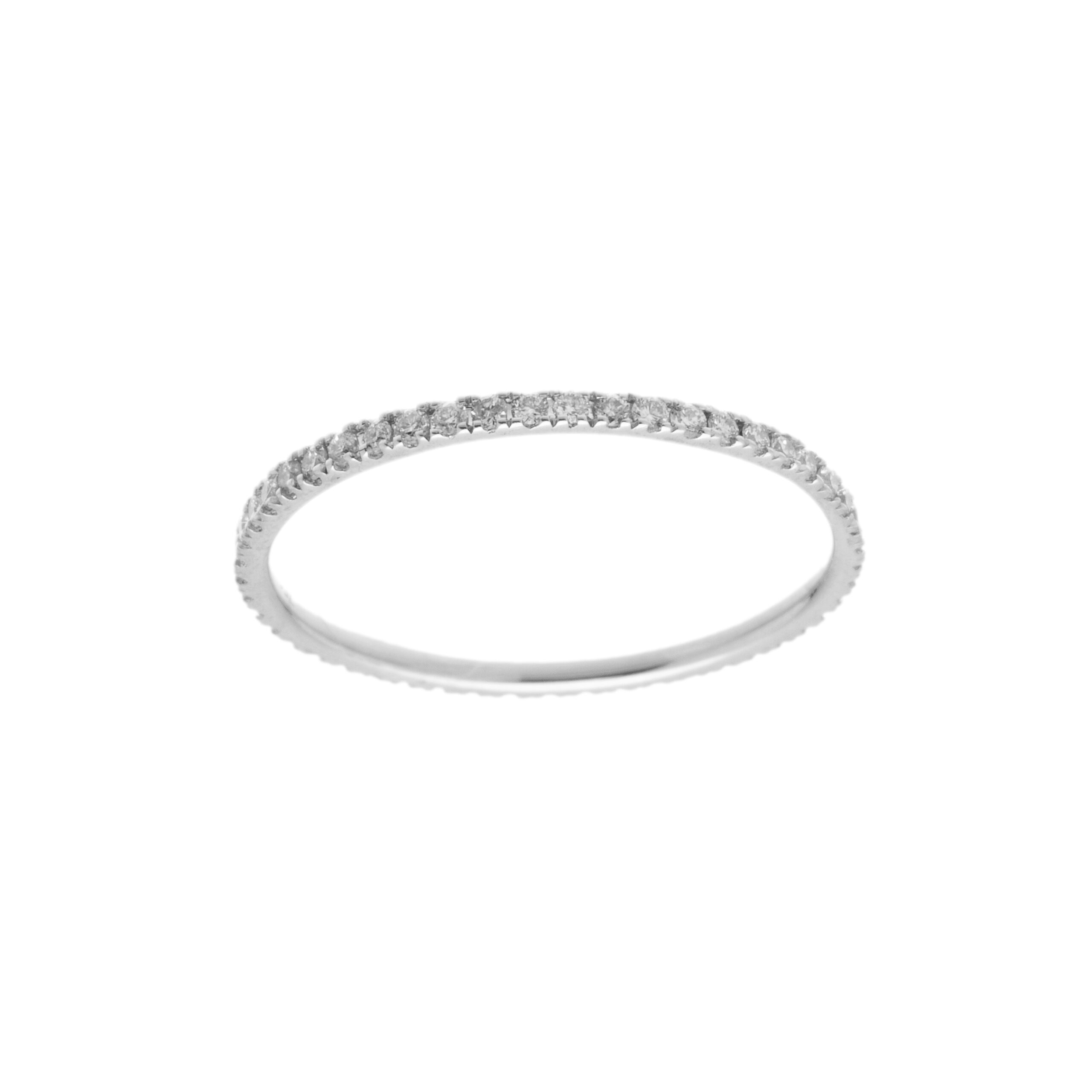 Bague en or blanc et diamants. Bijoux de luxe élégants et raffinés pour femme. Marque de Joaillerie fine moderne, tendance et mode. Cadeau de noël, d'anniversaire et de mariage idéal. Fabriqué en France.