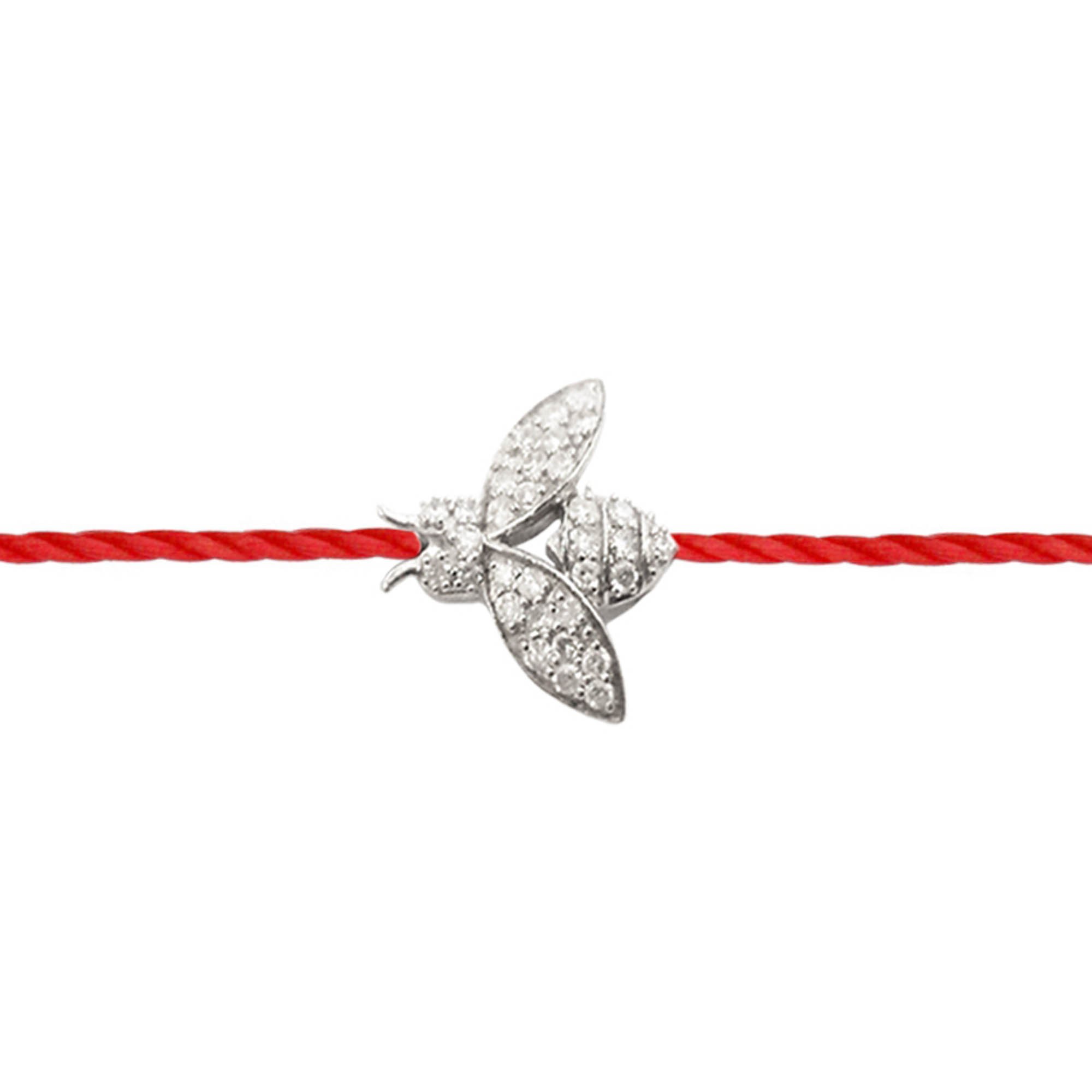 Bracelet abeille en diamants sur fil cordon rouge de Jérusalem est un bijou porte-bonheur, abordable, accessible et pas cher pour femme et un cadeau original de noël, d'anniversaire, d'amour ou d'amitié idéal. Fabriqué en France.