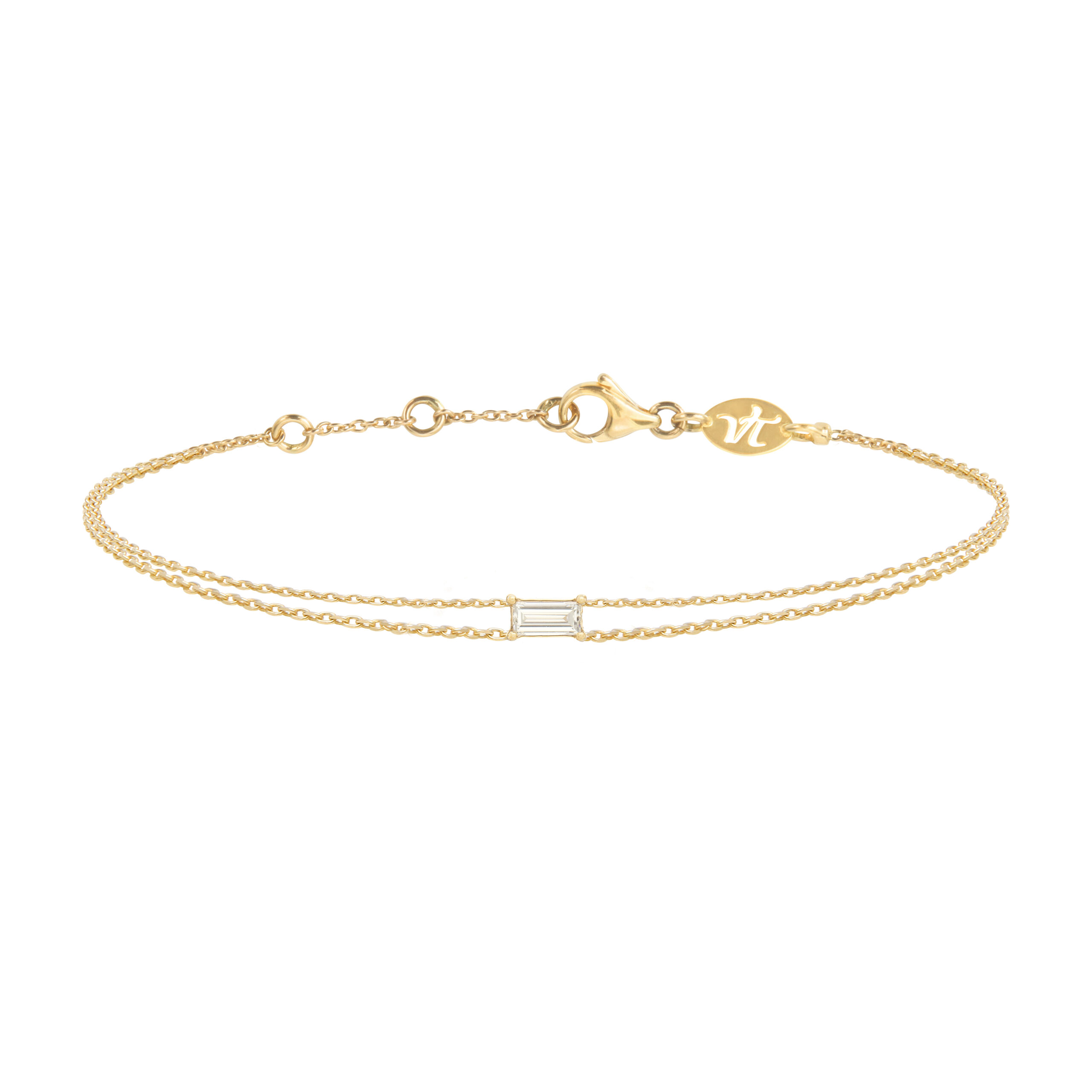 Ce bracelet chic et tendance avec une double chaine en or jaune et son diamant baguette solitaire prisé par les stars et célébrités. Ce bijou de joaillerie fine made in France est un cadeau idéal pour une femme.